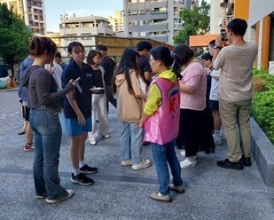 排隊領雞排中