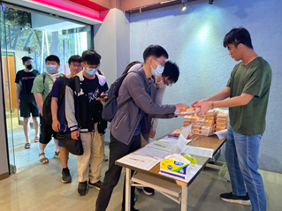 簽到並邀請學生入座
